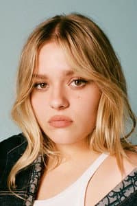 Maisy Stella